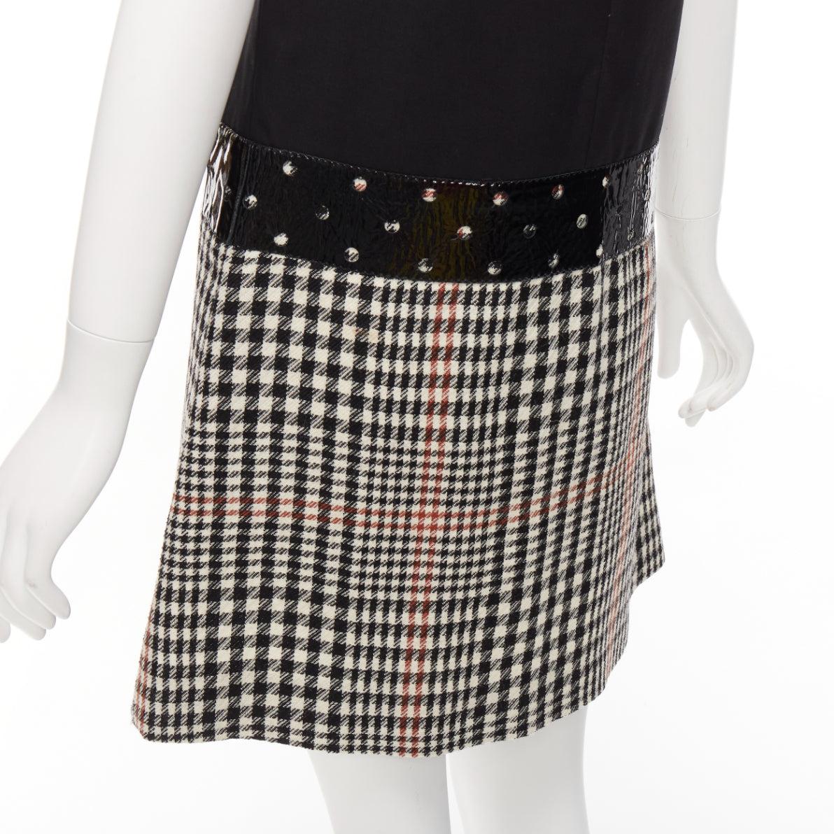 YVES SAINT LAURENT 2011 Laufsteg-Flaare-Kleid aus Wolle mit schwarzem Hahnentrittmuster FR36 S im Angebot 4