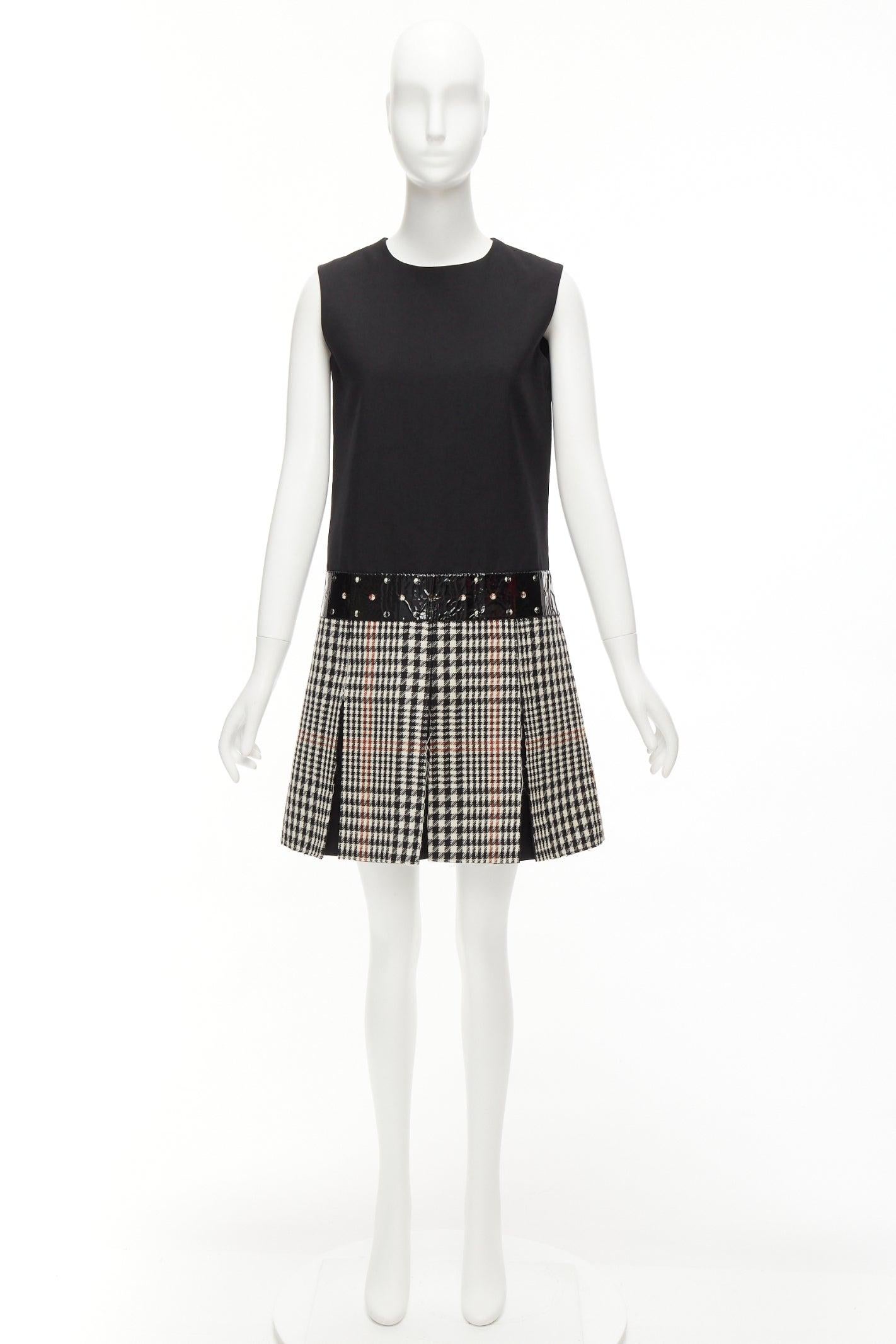 YVES SAINT LAURENT 2011 Laufsteg-Flaare-Kleid aus Wolle mit schwarzem Hahnentrittmuster FR36 S im Angebot 6