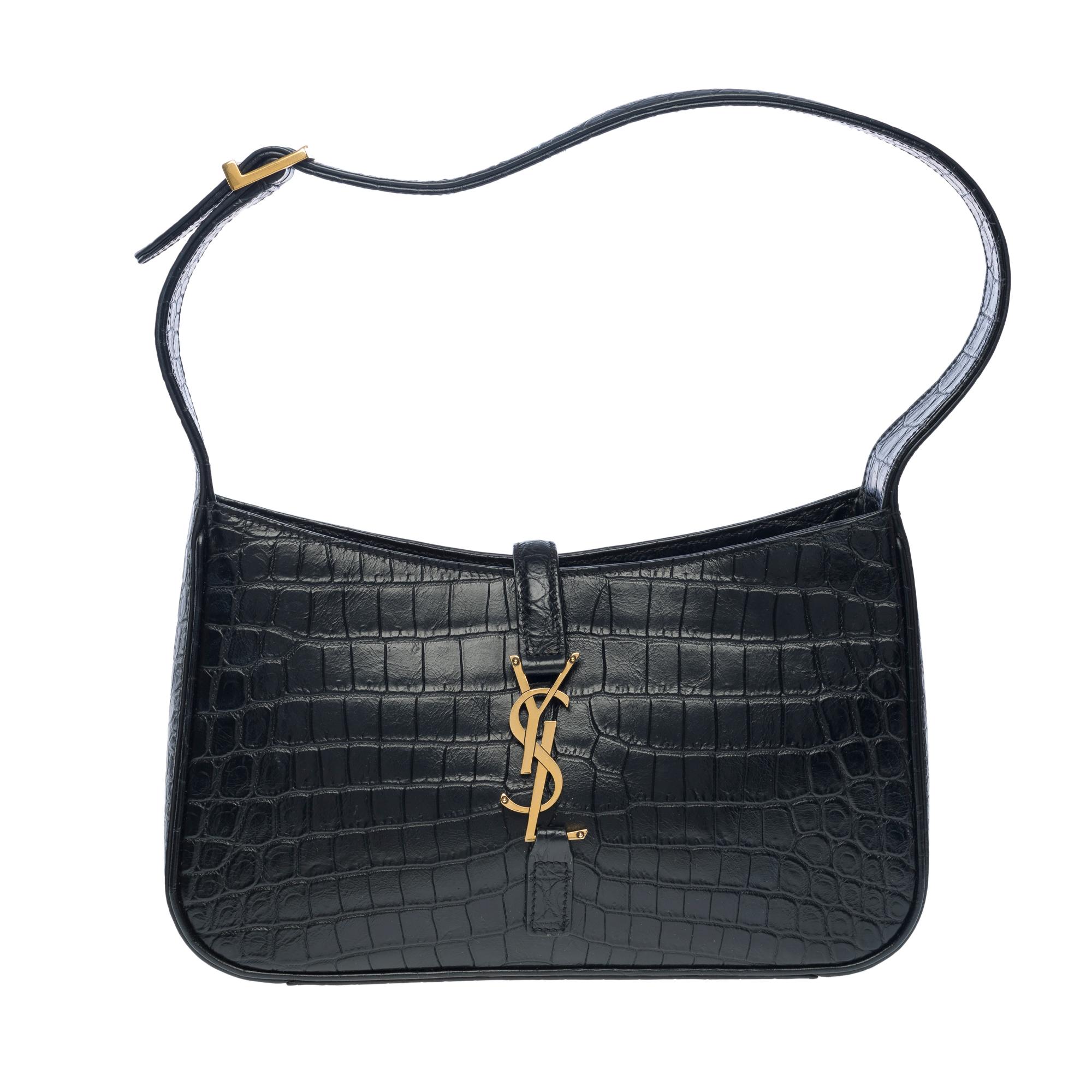 Yves Saint-Laurent 5 à 7 hobo bag in black calf leather, GHW In Good Condition In Paris, IDF