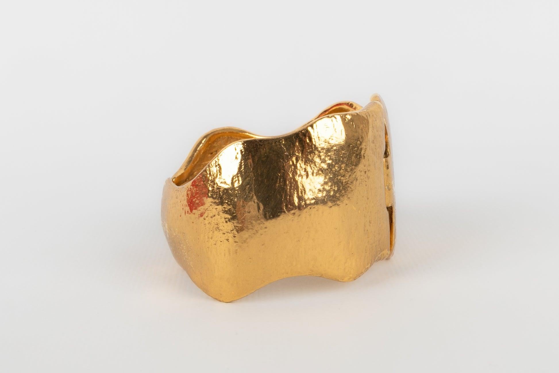 Yves Saint Laurent Articulated Golden Metal Bracelet In Excellent Condition For Sale In SAINT-OUEN-SUR-SEINE, FR