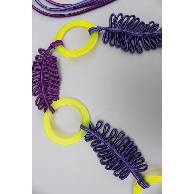 Yves Saint Laurent (Attributed to) Long purple passementerie decorated with neon yellow resin rings. No signature.

Additional information:
Condition: Very good condition
Dimensions: Length: 220 cm (86.61 in) - Width: 7 cm (2.75 in)

Seller