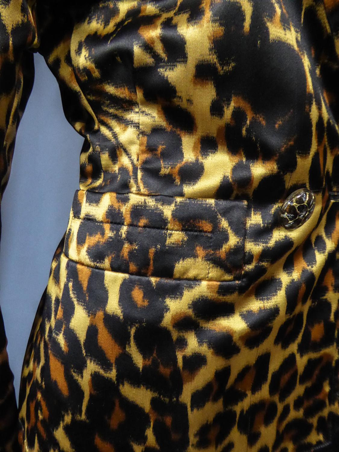 Yves Saint Laurent Traje de falda de satén de pantera estampado (atribuido a) Circa 1990 en venta 5