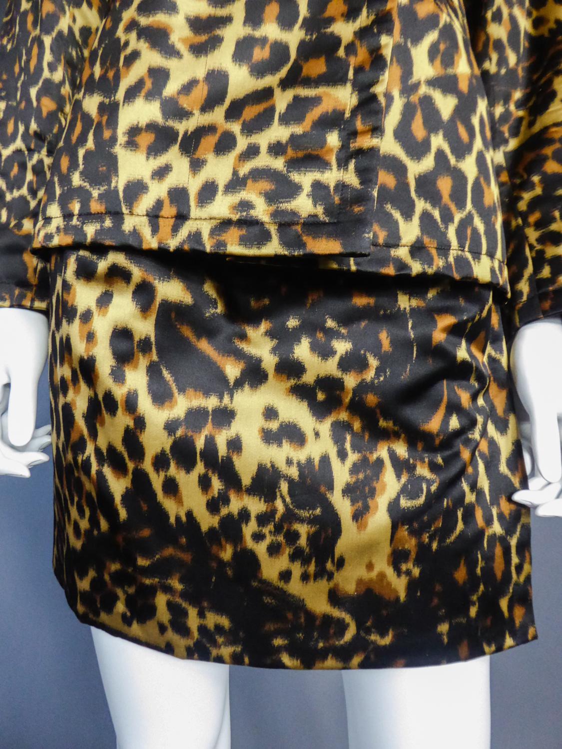 Yves Saint Laurent Printed Panther Satin (attributed to) Skirt Suit Circa 1990 In Good Condition For Sale In Toulon, FR