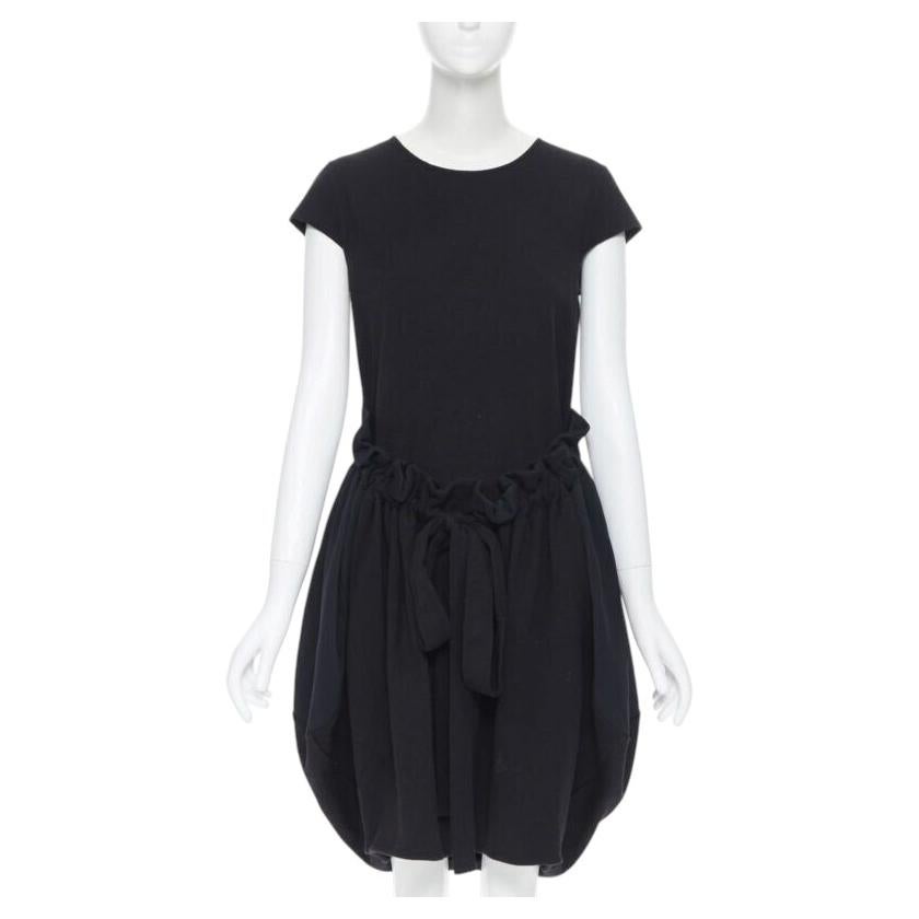 YVES SAINT LAURENT AW09 Schwarzes Kleid mit Kapuzenärmeln und Rüschen an der Vorderseite FR38