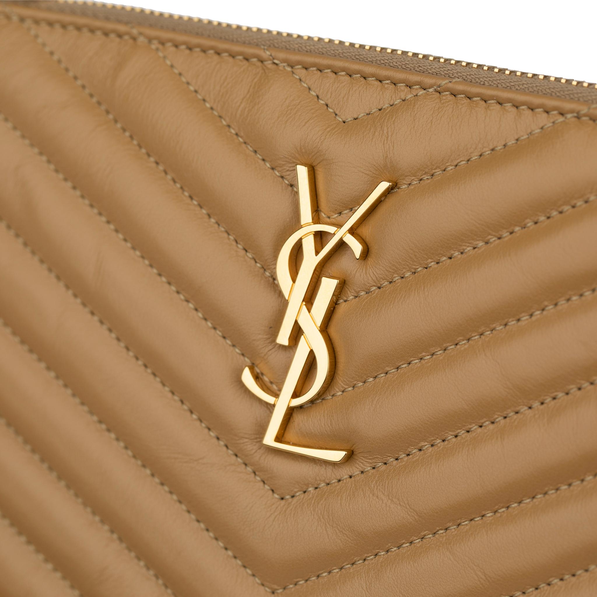 This Yves Saint Laurent beige leather quilted pouch is both stylish and convenient. The durable leather construction and subtle quilting mean this pouch is built to last, providing a secure storage solution without sacrificing