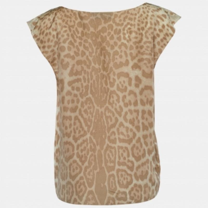 Complementa tu elegancia con una blusa encantadora como ésta. Con su bonito diseño y su tejido de calidad, esta blusa es la mejor elección para tener un aspecto sofisticado y elegante.