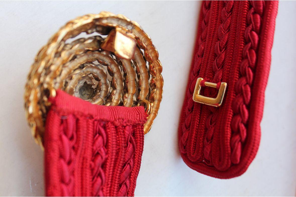 Yves Saint Laurent Belt in Red Passementerie with Gilded Metal Buckle In Excellent Condition For Sale In SAINT-OUEN-SUR-SEINE, FR