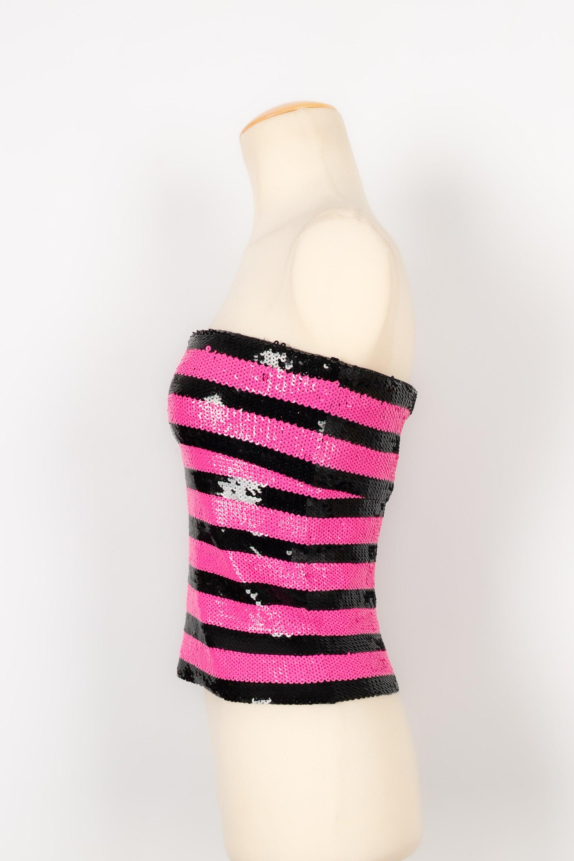 Yves Saint Laurent -  (Made in Italy) Black and pink sequinned bustier top. Size XS. 2013 Collection.

Additional information:
Condition: Very good condition
Dimensions: Chest: 30 cm - Length: 31 cm

Seller Reference: FH159 
