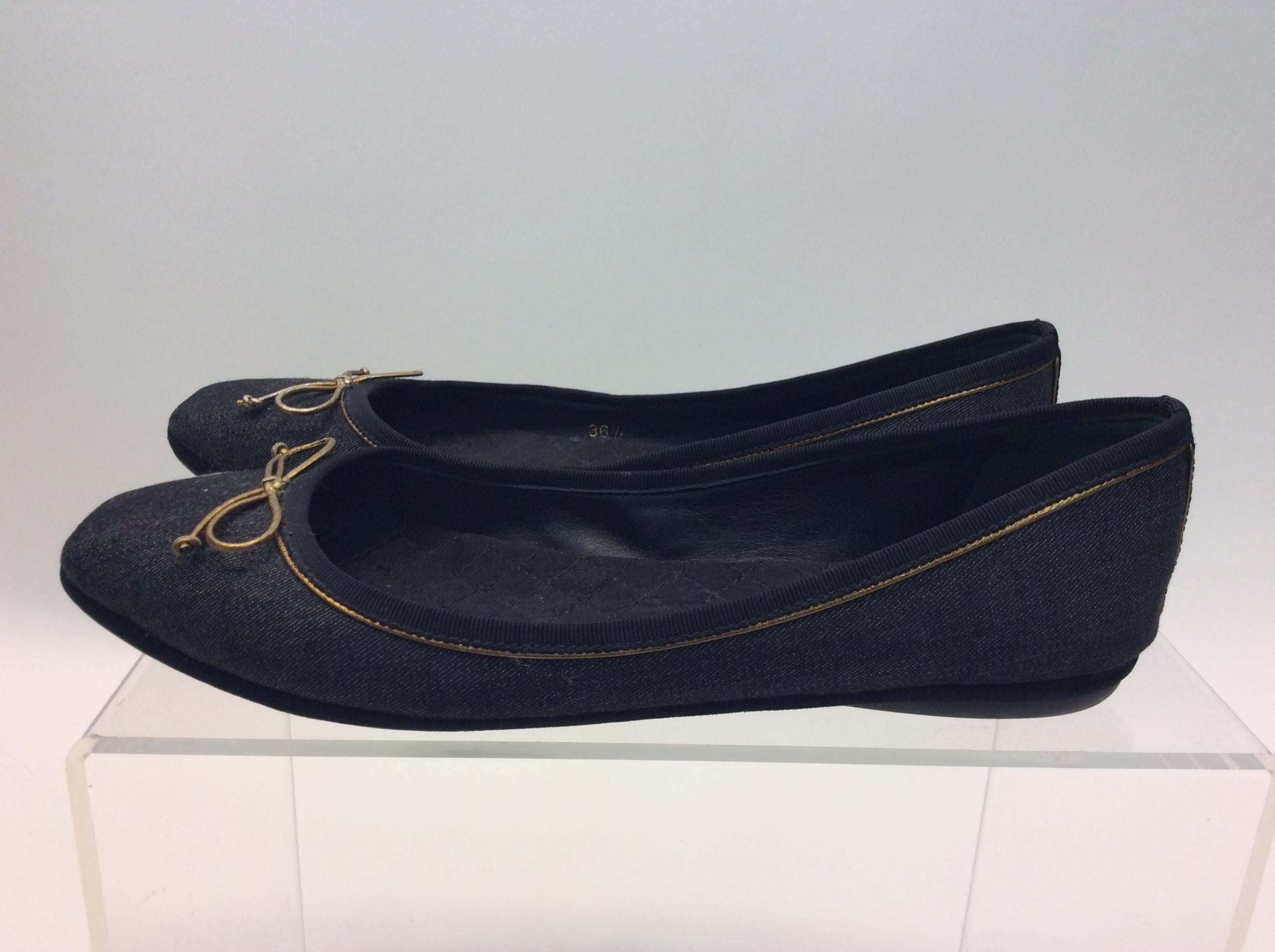 Yves Saint Laurent Black Ballet Flats
$165
Made in Italy
Size 36.5