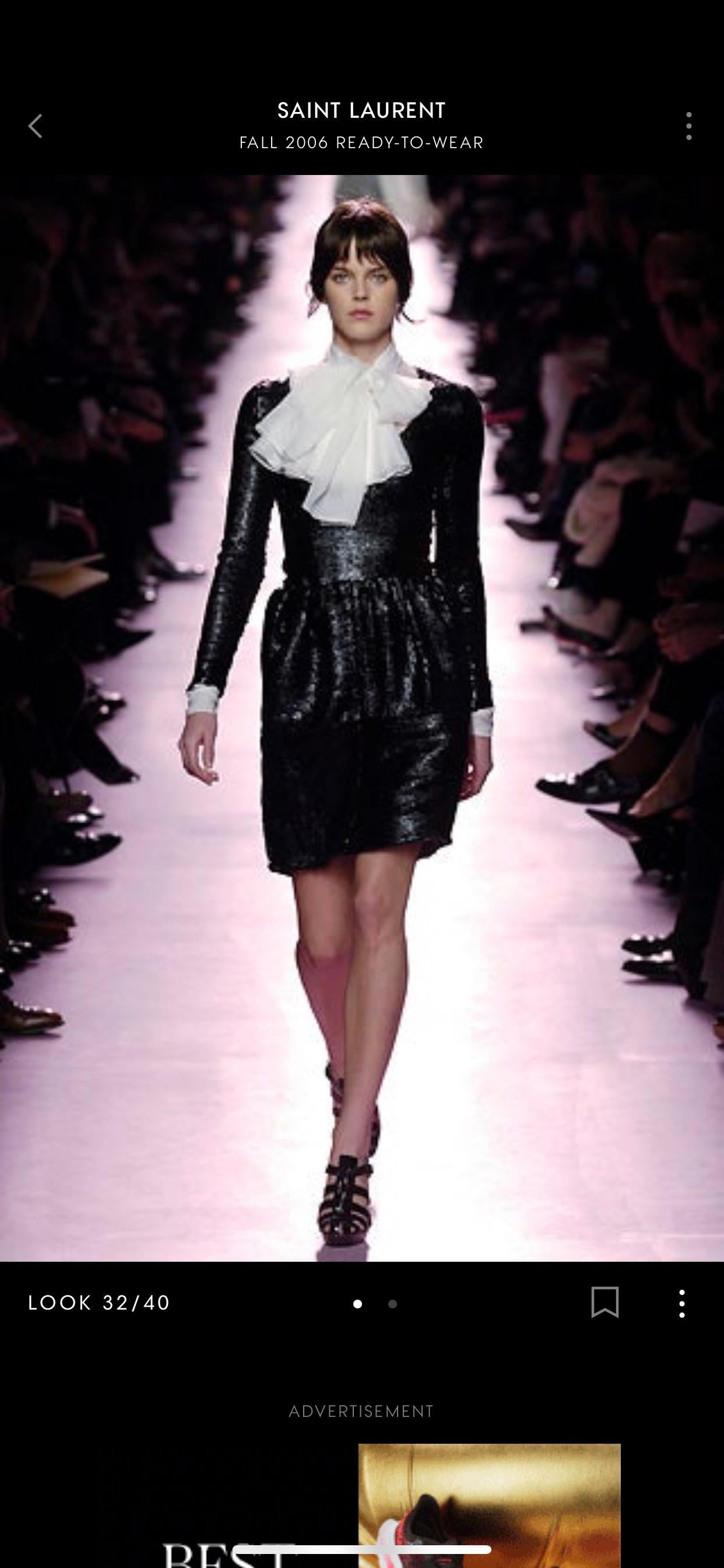 Yves Saint Laurent Runway automne 2006 - Robe de soirée noire à sequins texturés - Taille 38 en vente 2