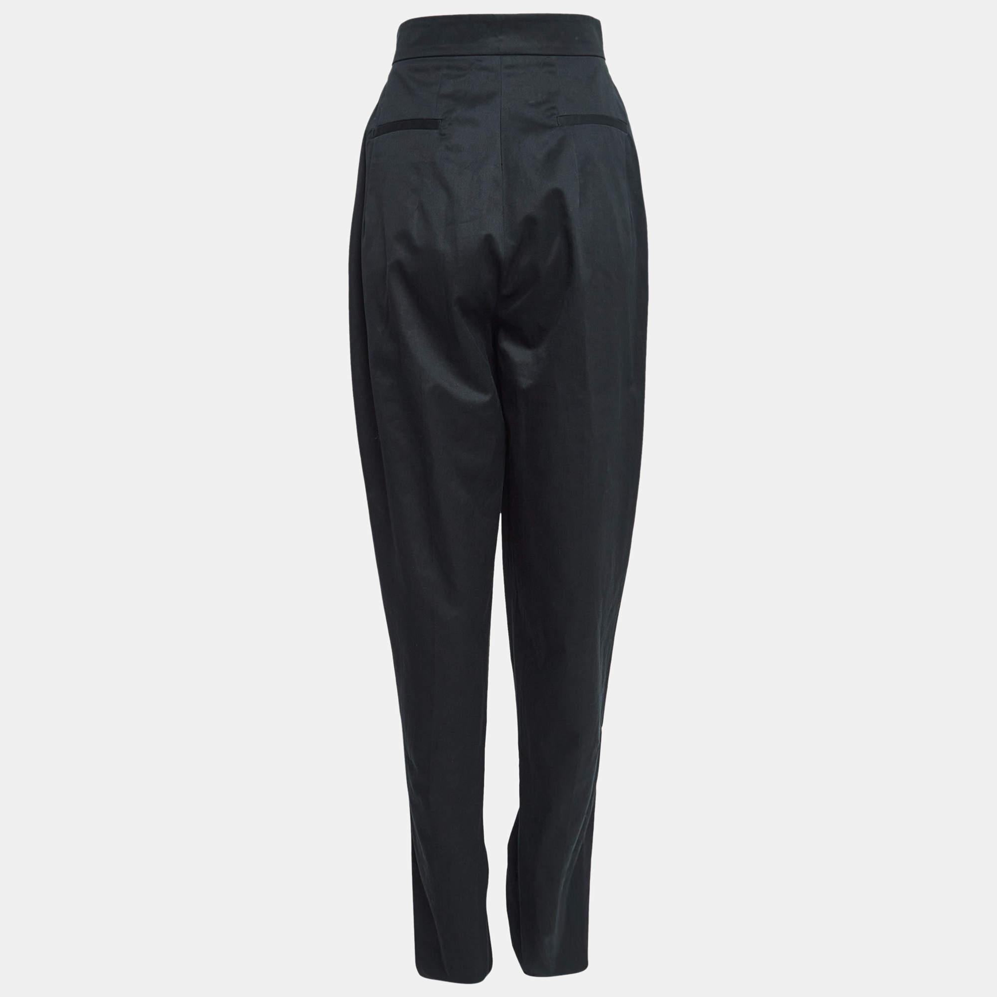 Enhance your formal attire with this pair of trousers. Designed into a superb silhouette and fit this pair of trousers will definitely make you look elegant.