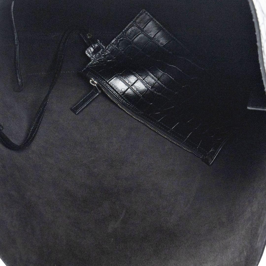 Yves Saint Laurent - Fourre-tout en cuir noir gaufré au crocodile Unisexe en vente