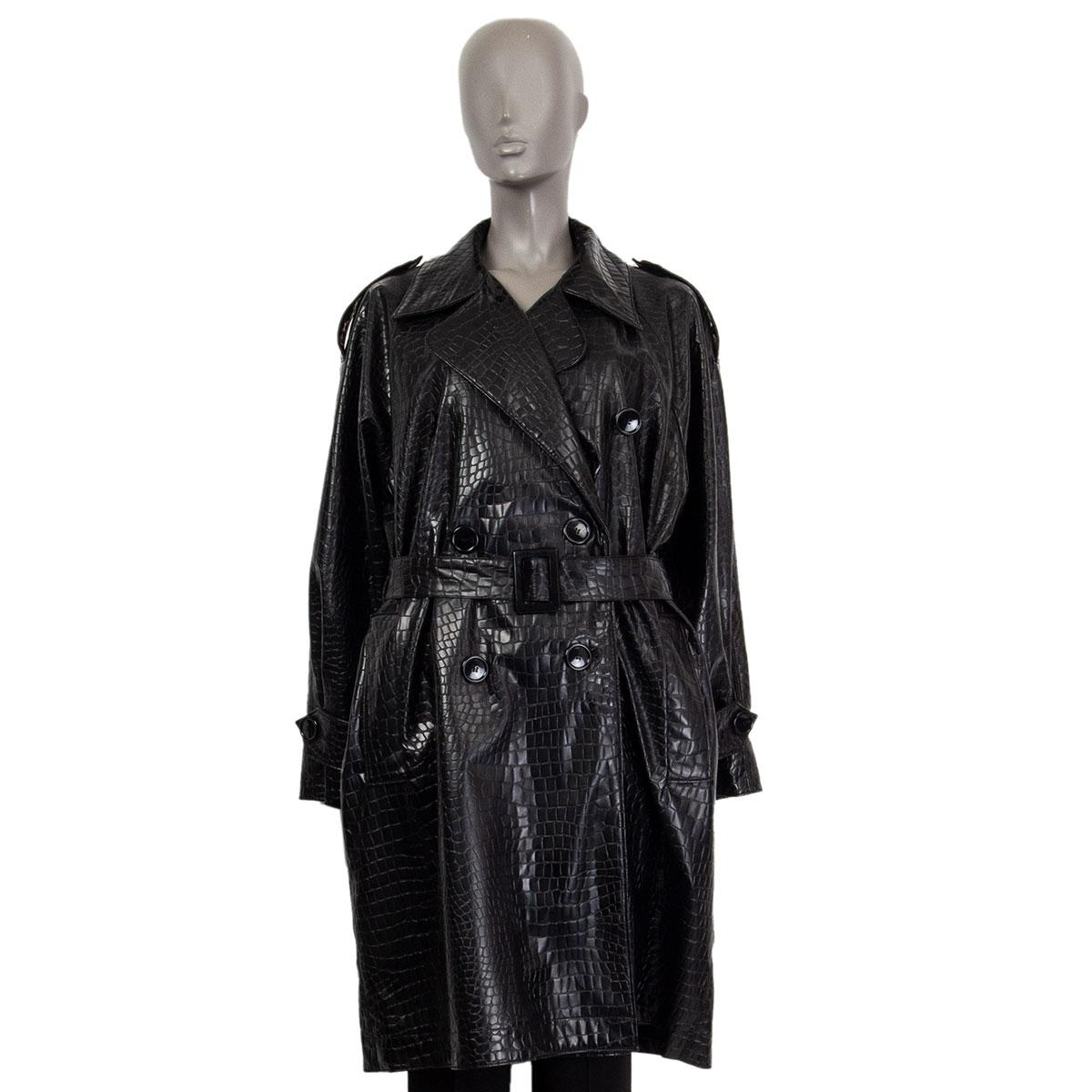 100% authentic Yves Saint Laurent double- breasted croc embossed trench coat in black PVC (100%). With notched lapel collar, waist-belt, two pocket shoulder and cuff . Lined in black material. Has been worn is in excellent condition.

Tag Size
