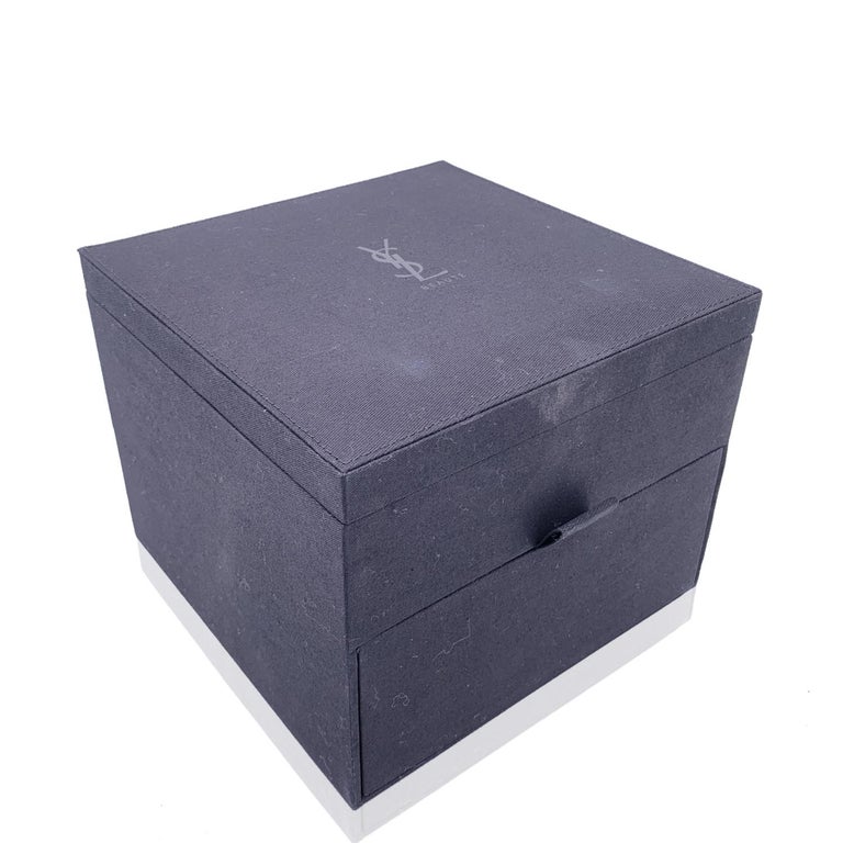 Yves Saint Laurent Boîte de rangement pour bijoux en tissu noir En vente  sur 1stDibs