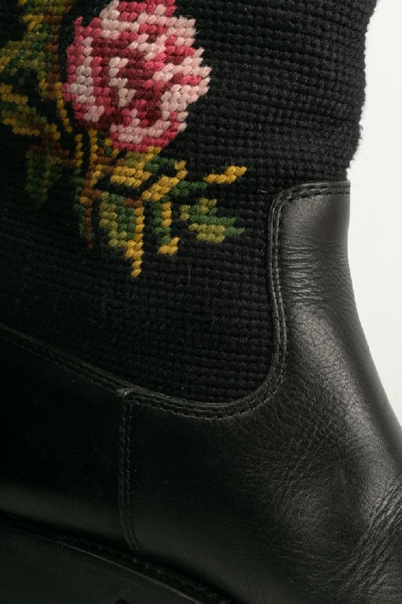 Yves Saint Laurent Black Leather Boots Spring 2016, Size 37 For Sale 2