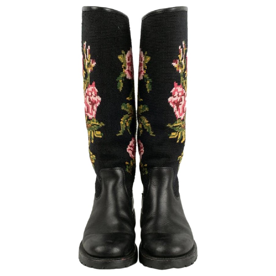 Yves Saint Laurent Bottes en cuir noir Printemps 2016, Taille 37 en vente