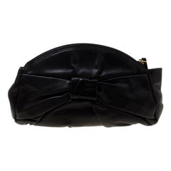 Yves Saint Laurent Clutch aus schwarzem Leder