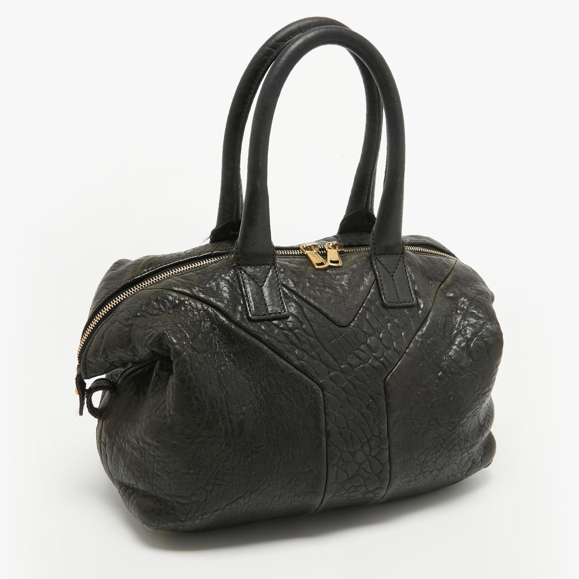 Yves Saint Laurent Easy Y Boston Tasche aus schwarzem Leder im Zustand „Relativ gut“ im Angebot in Dubai, Al Qouz 2