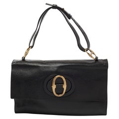 Yves Saint Laurent Schwarze Ledertasche mit Klappe und Henkel oben