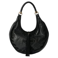 Yves Saint Laurent  Sac hobo en cuir noir avec pompon