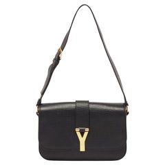 Yves Saint Laurent - Grand sac à bandoulière à rabat Chyc en cuir noir