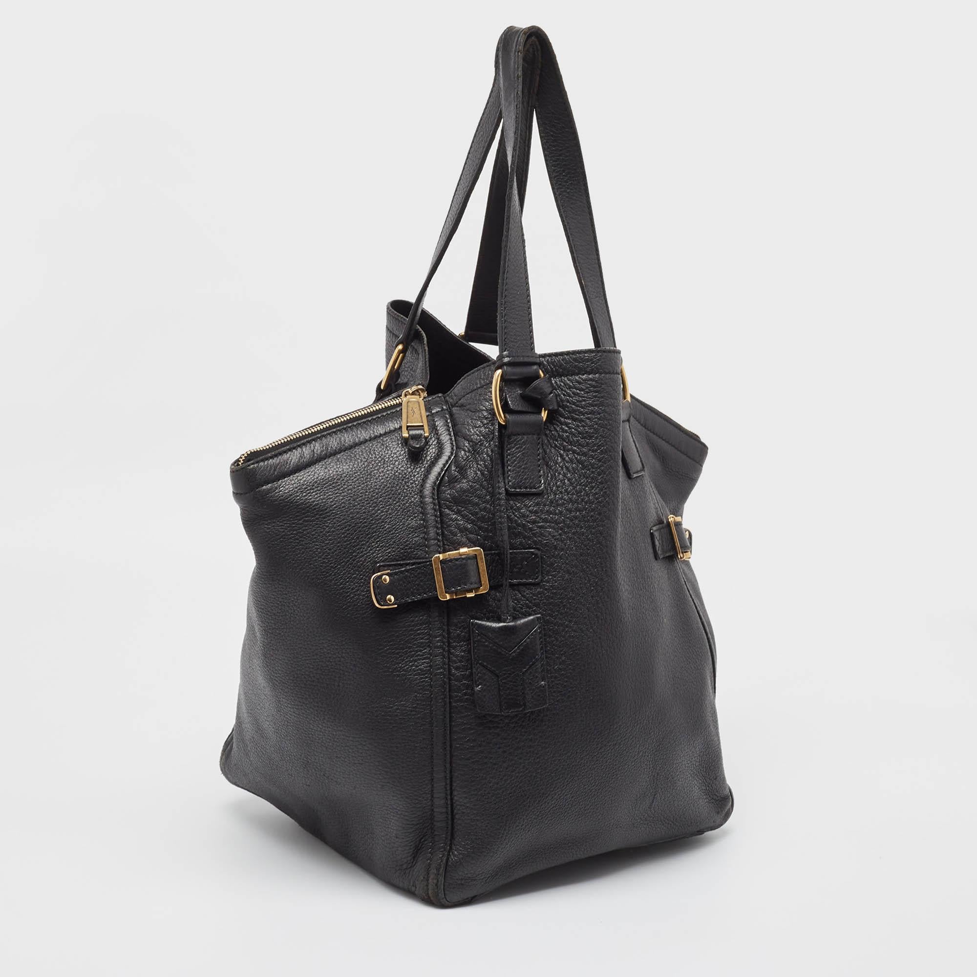 Yves Saint Laurent Black Leather Large Downtown Tote In Good Condition In Dubai, Al Qouz 2