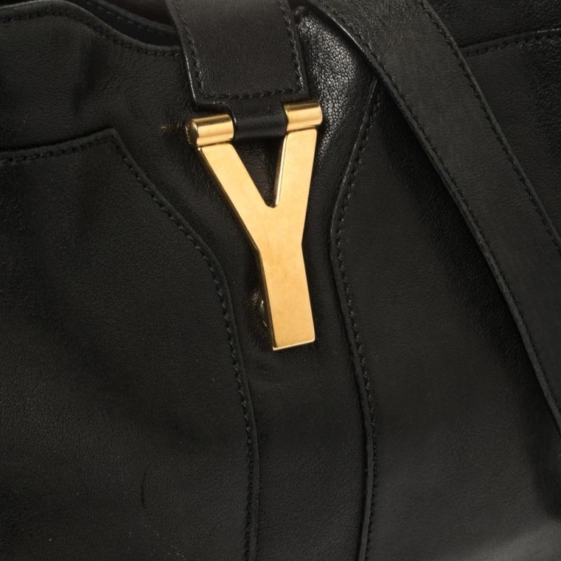 Yves Saint Laurent Sac à bandoulière Cabas Chyc en cuir noir de taille moyenne 3