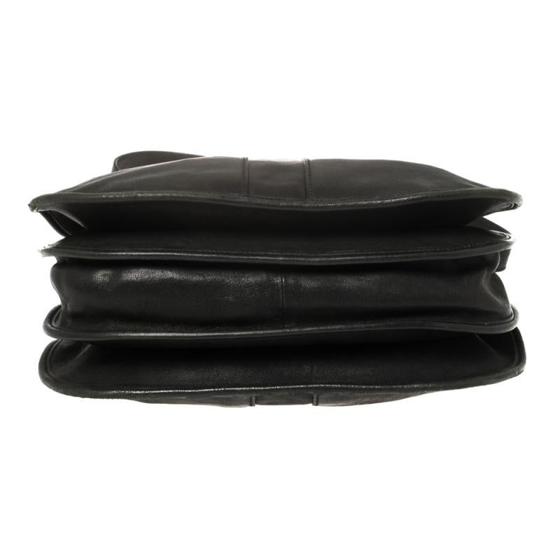 Noir Yves Saint Laurent Sac à bandoulière Cabas Chyc en cuir noir de taille moyenne