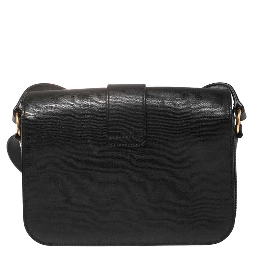 This black Chyc Flap bag from Saint Laurent is ideal for everyday use. Crafted from leather, the bag is detailed with a gold-tone Y motif snap closure and an adjustable shoulder strap. It opens to a satin interior that is perfectly sized to hold all
