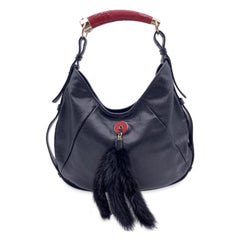 Yves Saint Laurent Mombasa Hobo-Tasche aus schwarzem Leder mit rotem Griff