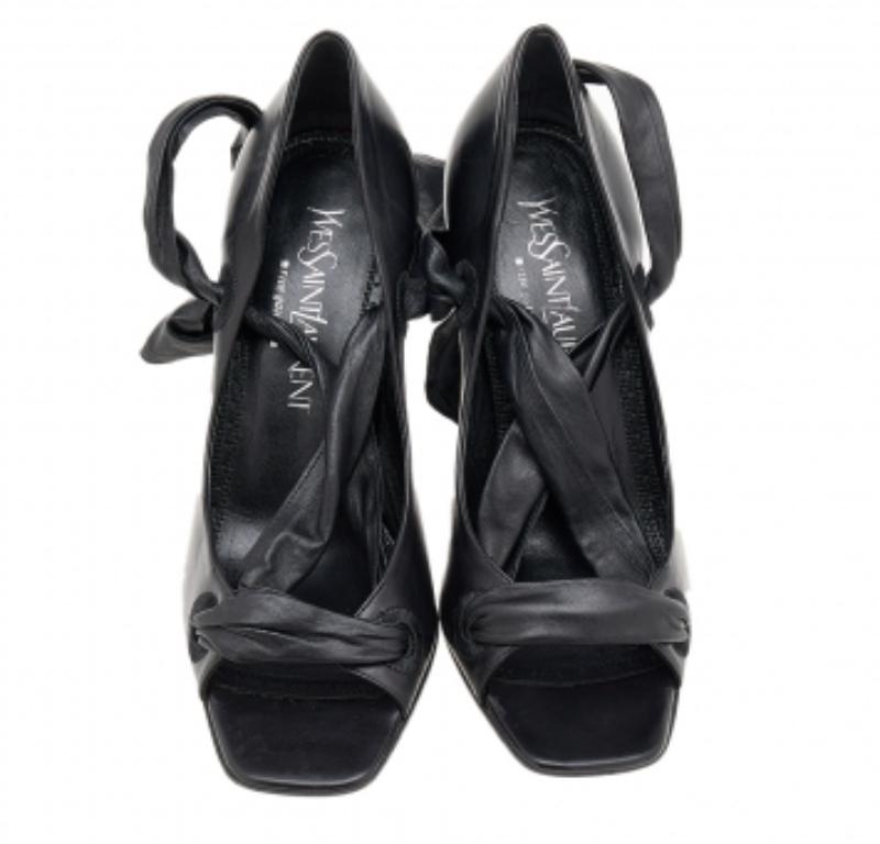 You'll love flaunting these pumps from Yves Saint Laurent as they are stylish and comfortable. Designed in a black shade, they flaunt open toes and ankle wraps. They'll look perfect with dresses and casuals.