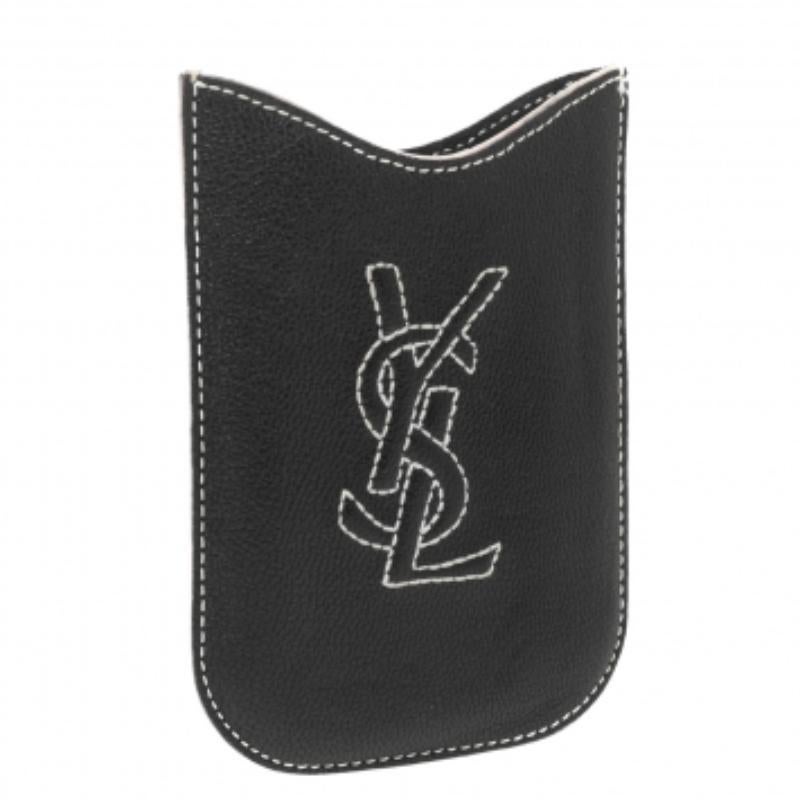 Yves Saint Laurent - Cover in pelle nera per telefono In condizioni discrete in vendita a Dubai, Al Qouz 2