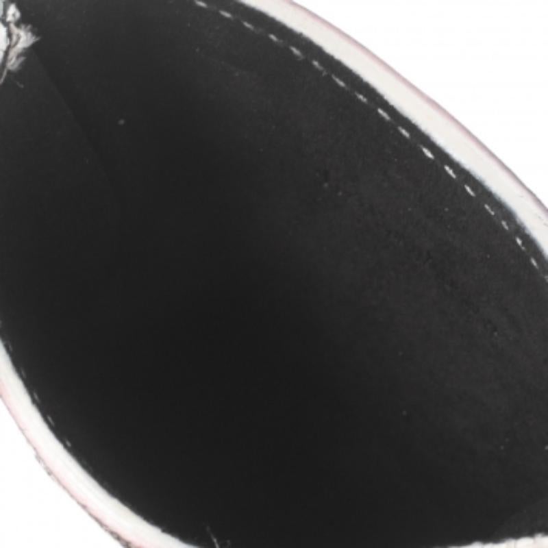 Yves Saint Laurent - Cover in pelle nera per telefono in vendita 1