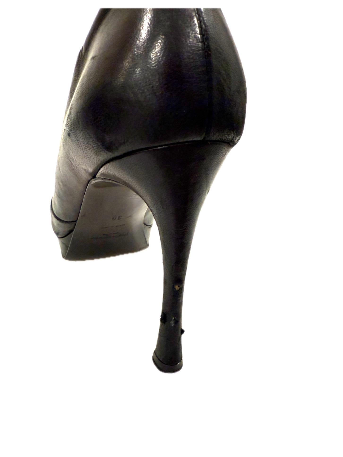 Yves Saint Laurent - Bottines à plateforme en cuir noir FW11 - Fermeture éclair en or - Taille 39 en vente 8