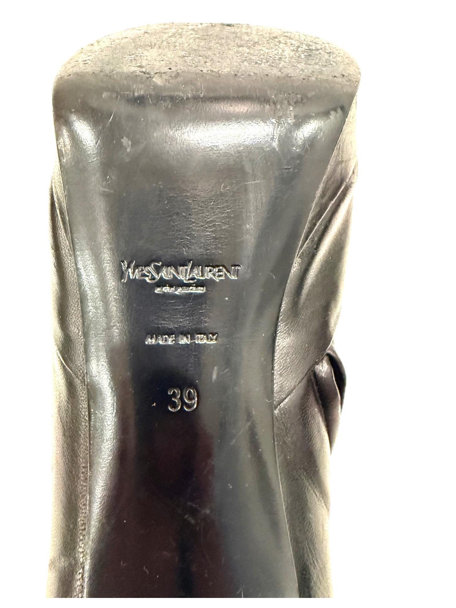 Yves Saint Laurent - Bottines à plateforme en cuir noir FW11 - Fermeture éclair en or - Taille 39 en vente 10