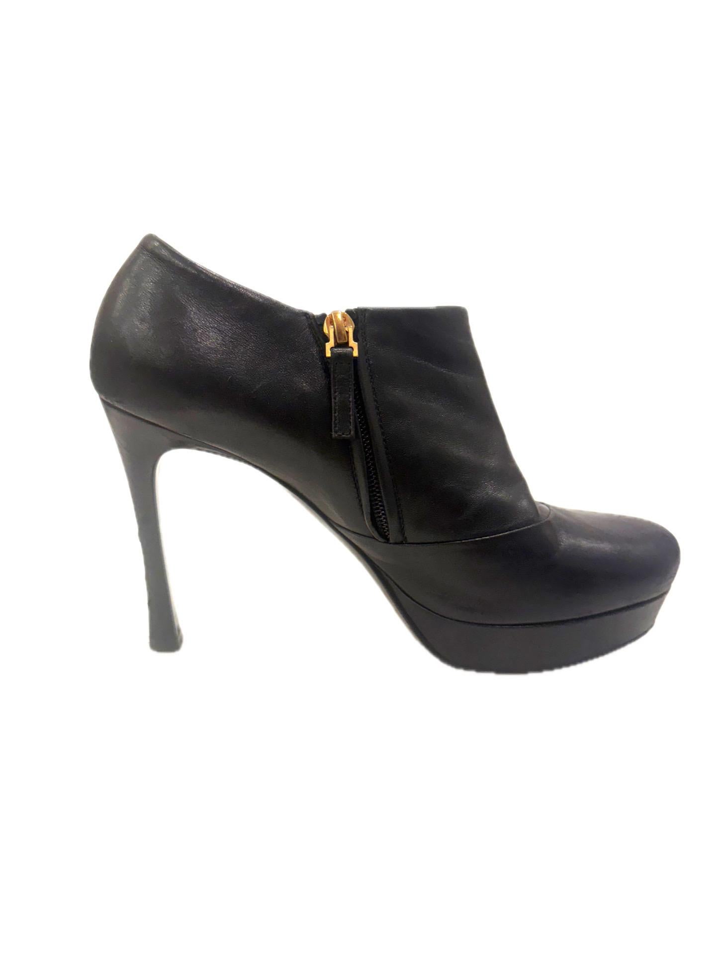 Yves Saint Laurent - Bottines à plateforme en cuir noir FW11 - Fermeture éclair en or - Taille 39 en vente 1
