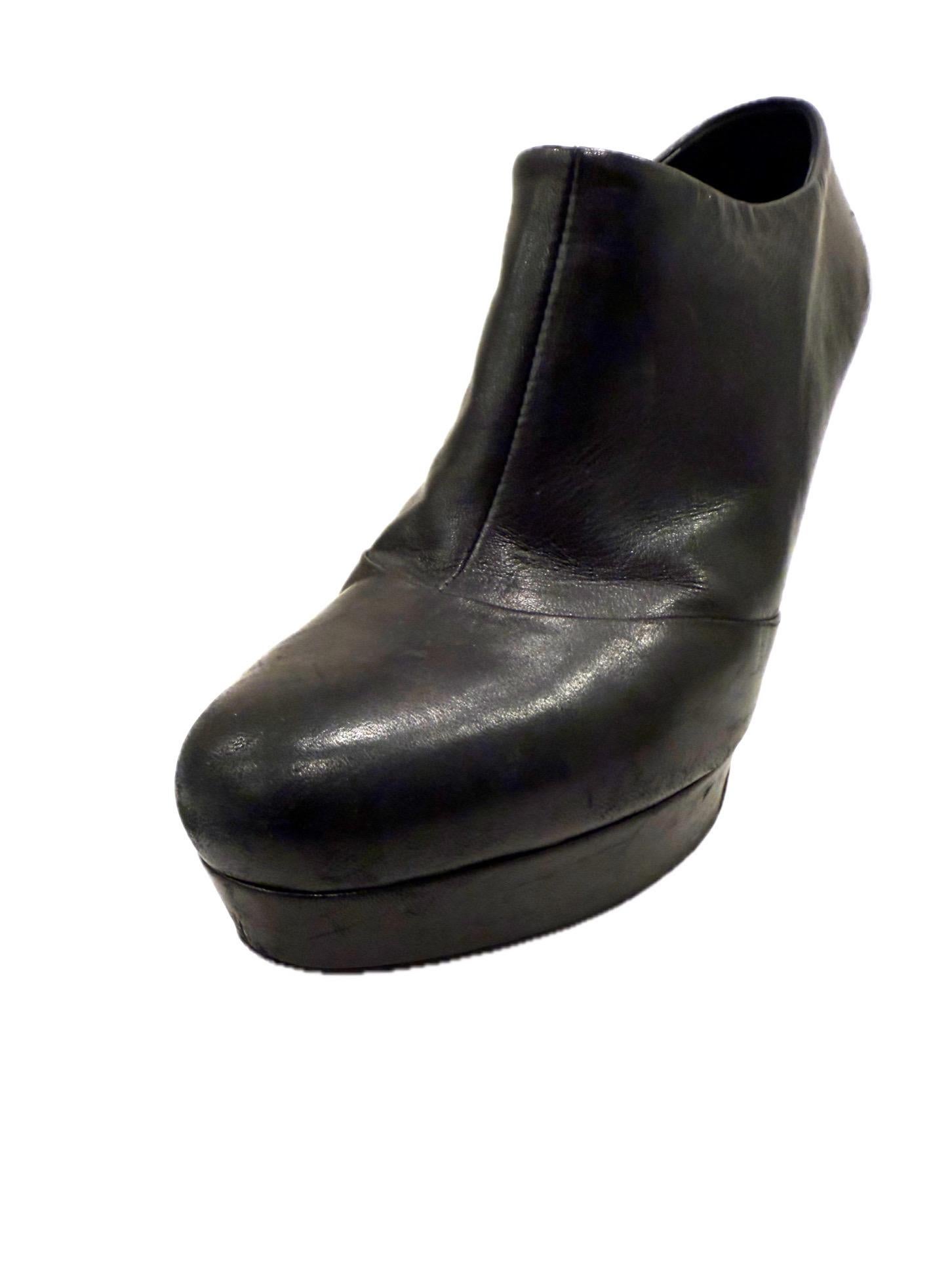Yves Saint Laurent - Bottines à plateforme en cuir noir FW11 - Fermeture éclair en or - Taille 39 en vente 4