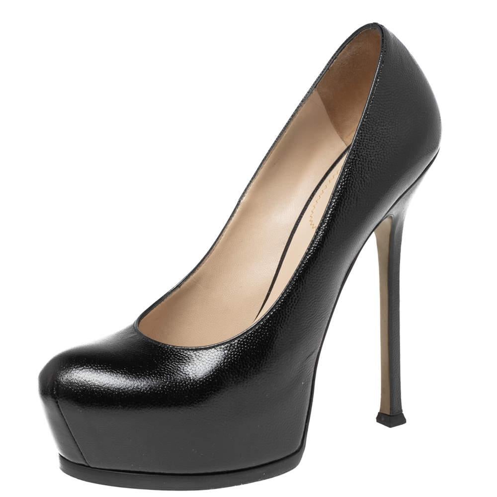 Fashionable and chic, these Tribtoo pumps from Yves Saint Laurent will cut an alluring silhouette from day to night. Crafted from leather, the pumps have a black shade, concealed platforms, and 15 cm heels.