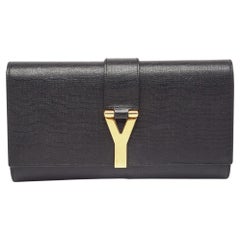 Yves Saint Laurent - Pochette Y-Ligne en cuir noir