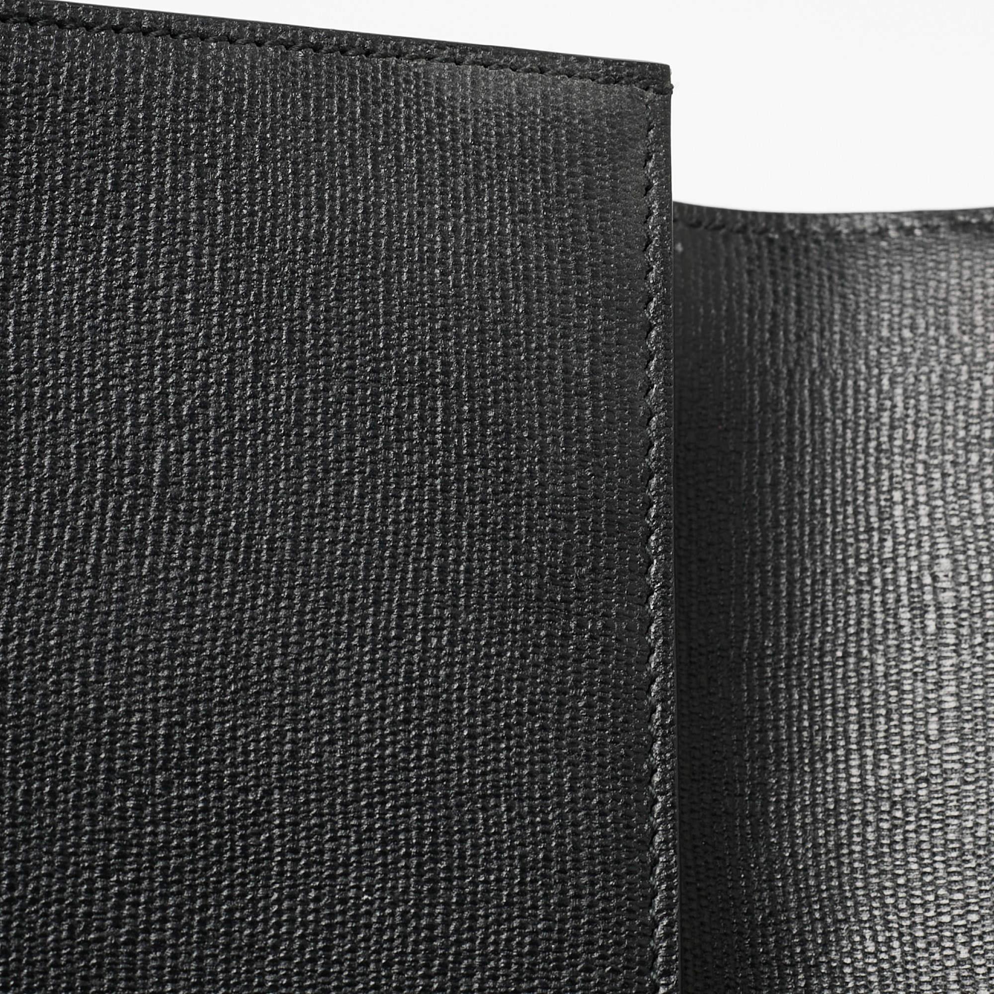 Yves Saint Laurent Black Leather Y Line Clutch In Good Condition In Dubai, Al Qouz 2