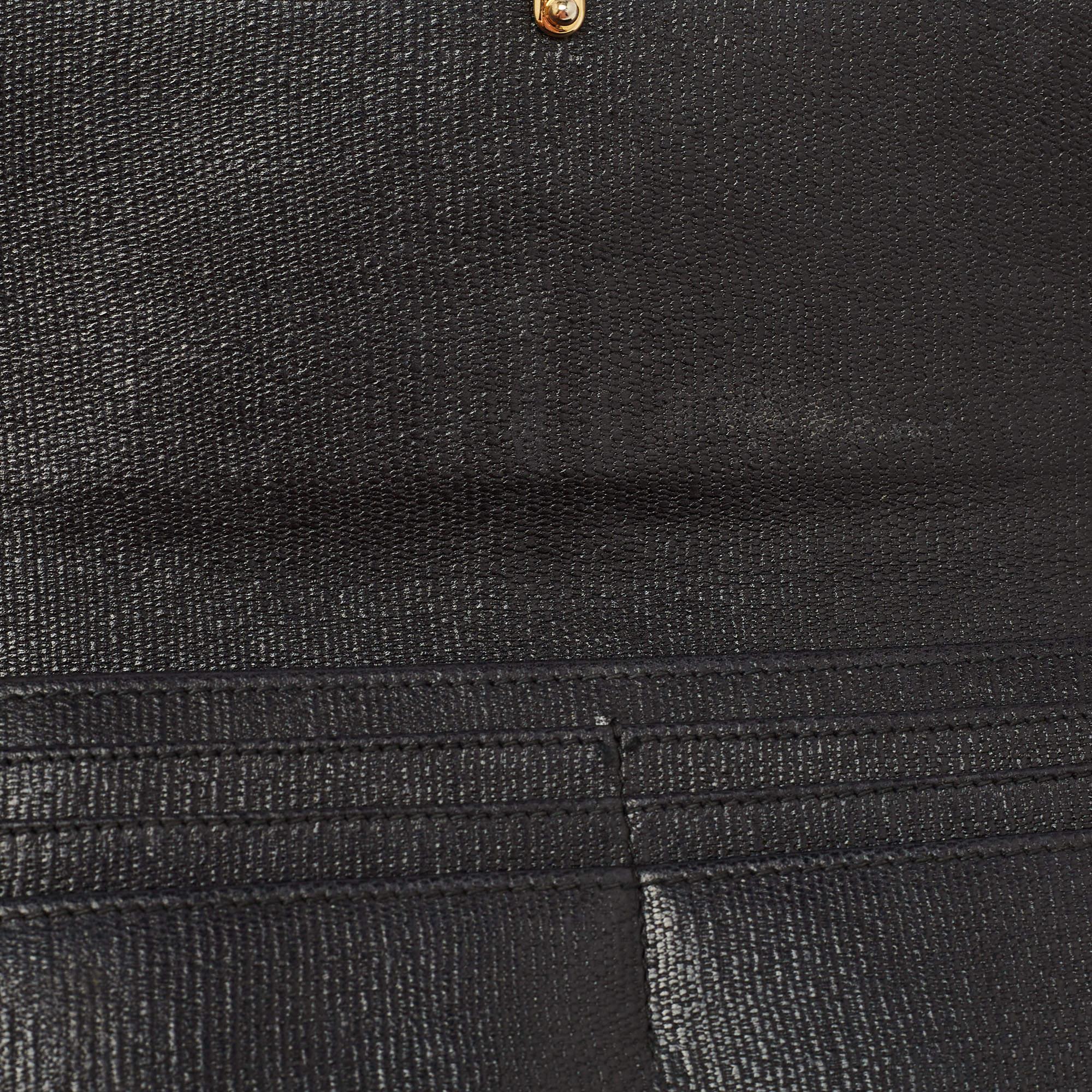  Yves Saint Laurent Portefeuille continental à rabat en cuir noir Y Line Pour femmes 
