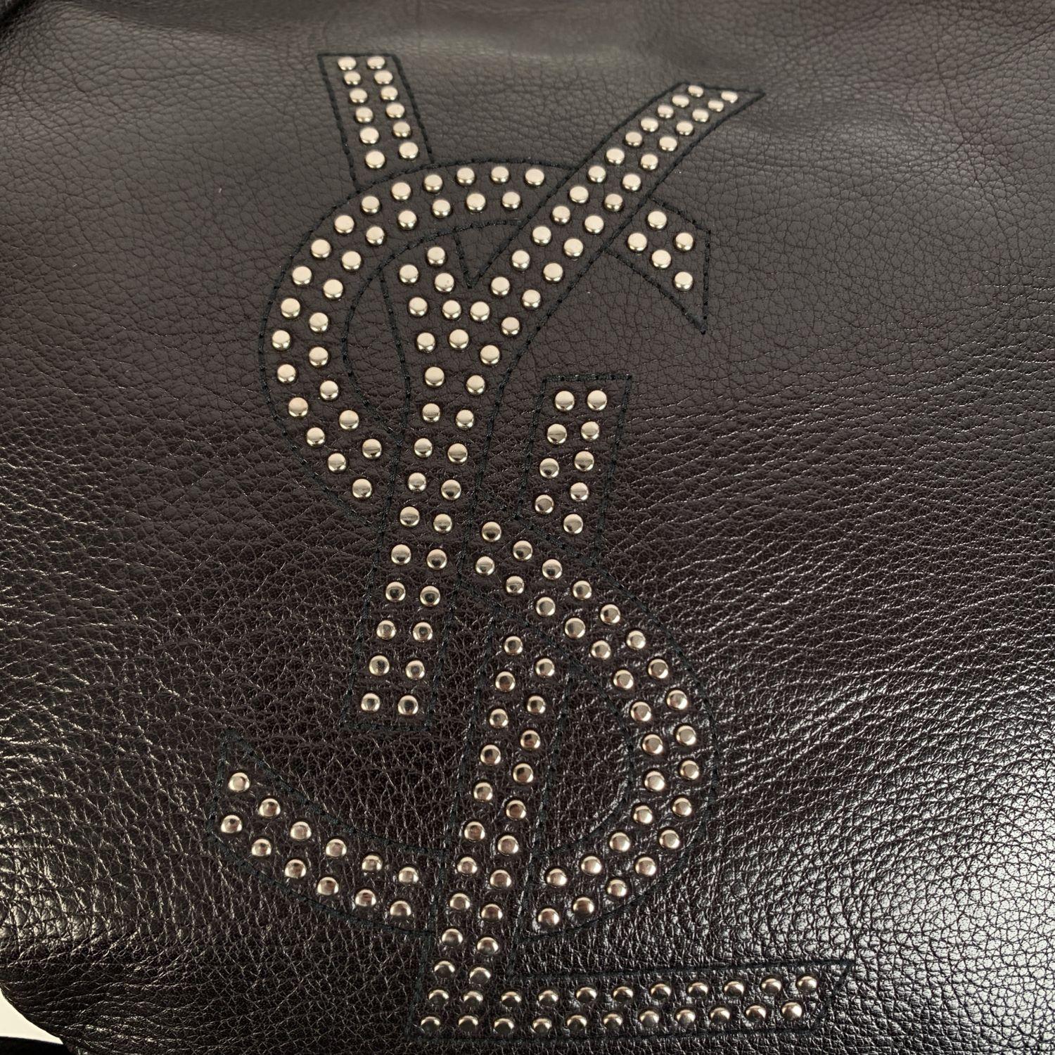 Yves Saint Laurent Mombasa bag in black leather. Designed in 2001 byTom Ford for Yves Saint-Laurent, the MOMBASA Bag was mentioned on the Wall Street Journal like a 'case-history' of successful business. It features a horn handle, obtained from a