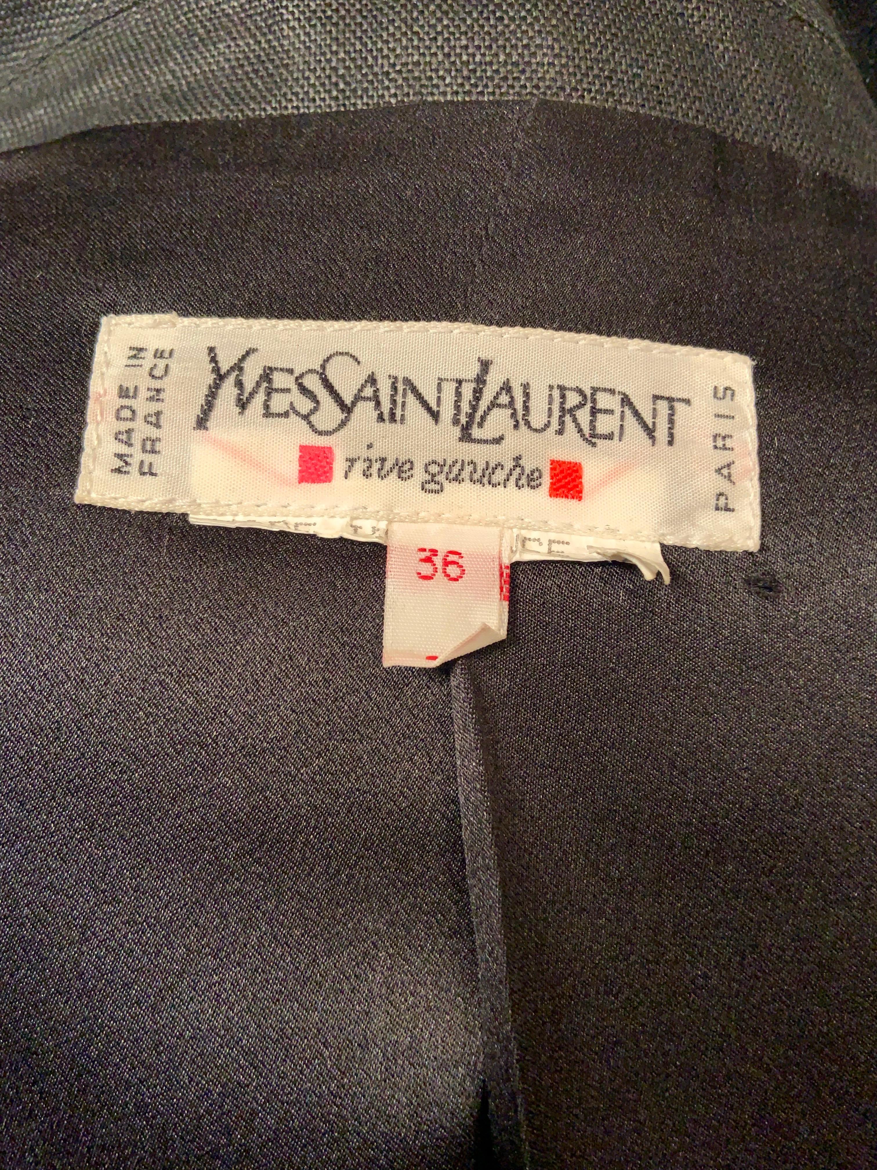 Yves Saint Laurent Schwarzer Leinenanzug mit buntem, appliziertem Blumenstrauß im Angebot 7
