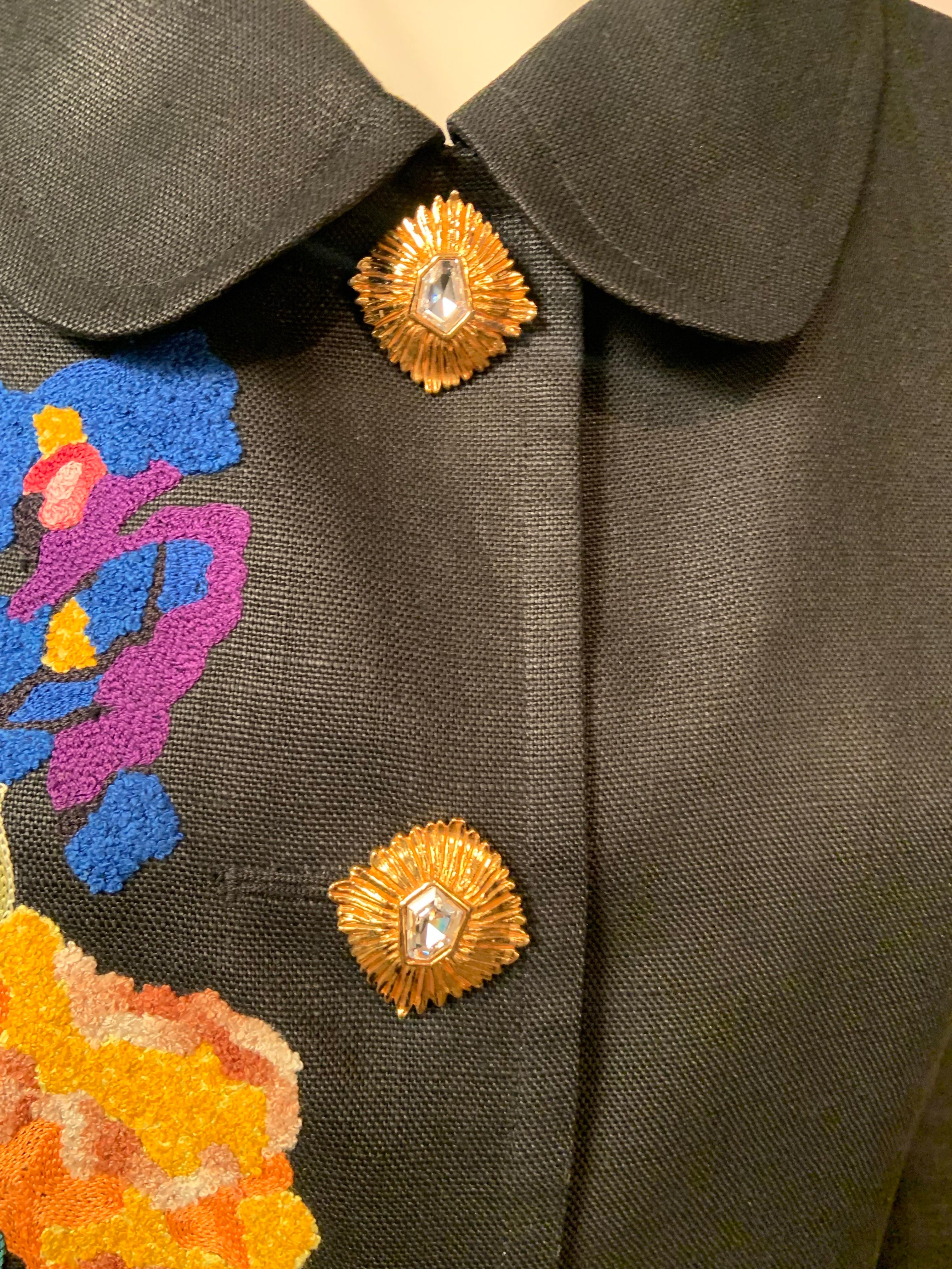 Yves Saint Laurent Schwarzer Leinenanzug mit buntem, appliziertem Blumenstrauß im Angebot 3