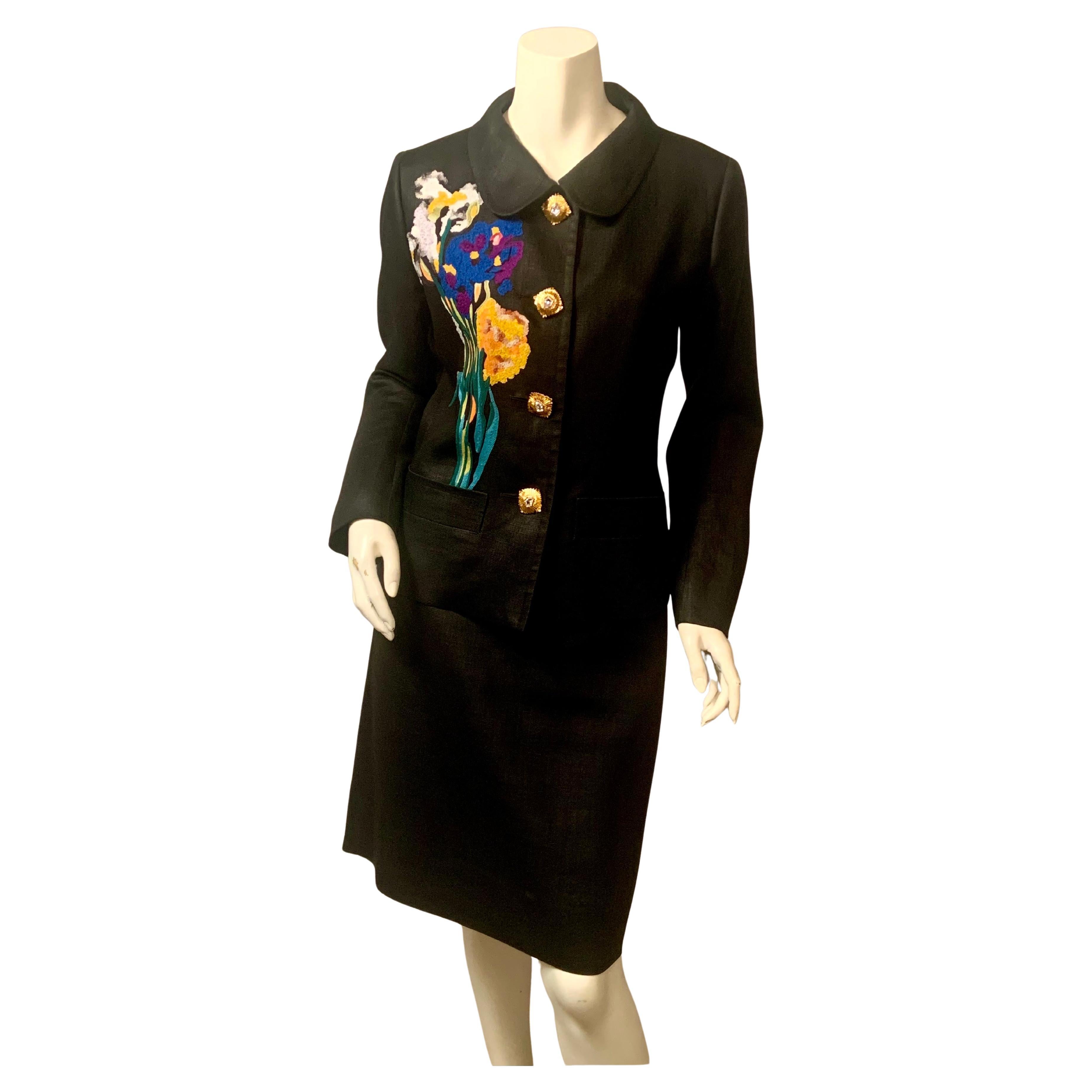 Yves Saint Laurent Schwarzer Leinenanzug mit buntem, appliziertem Blumenstrauß im Angebot