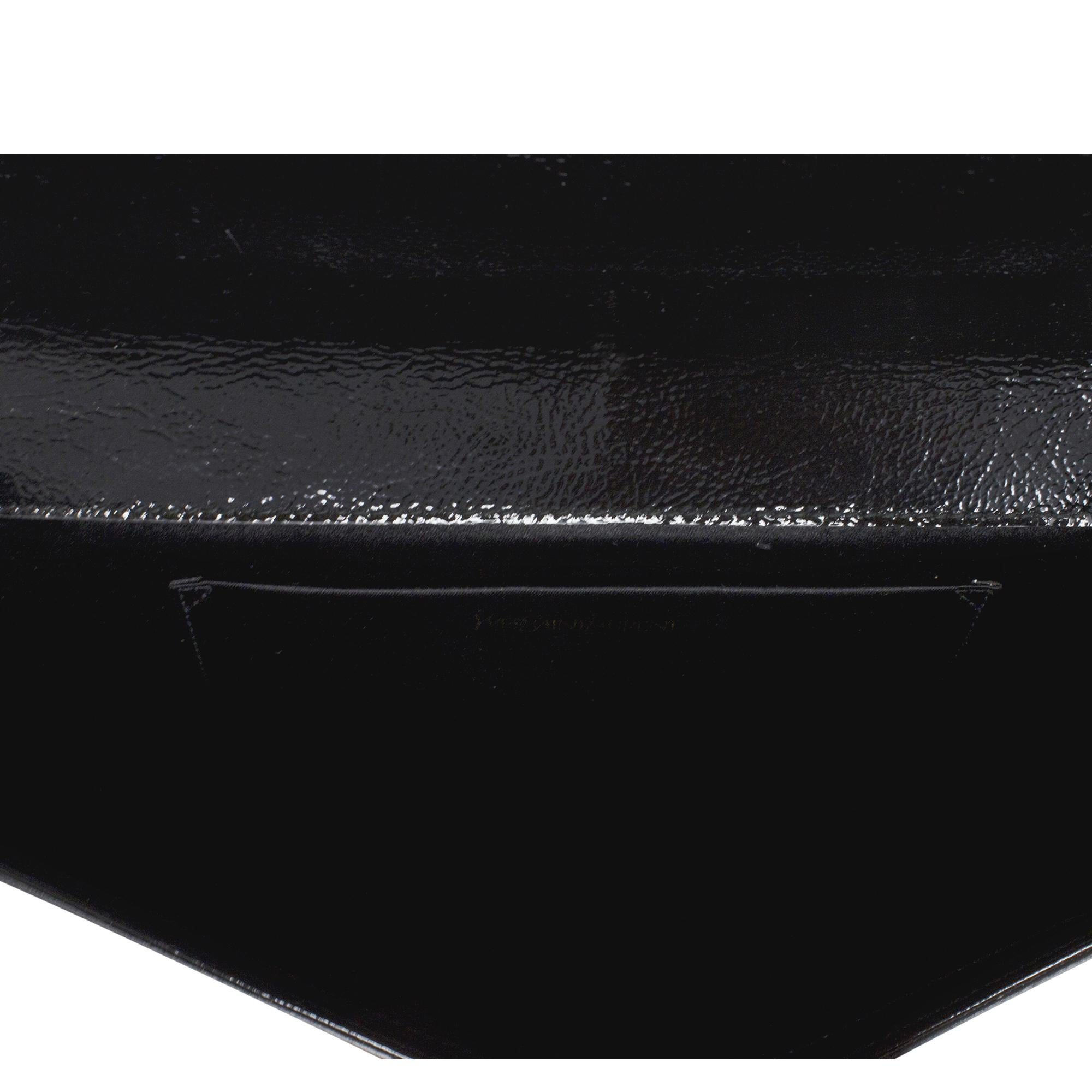 Pochette noire Yves Saint Laurent en vente 1