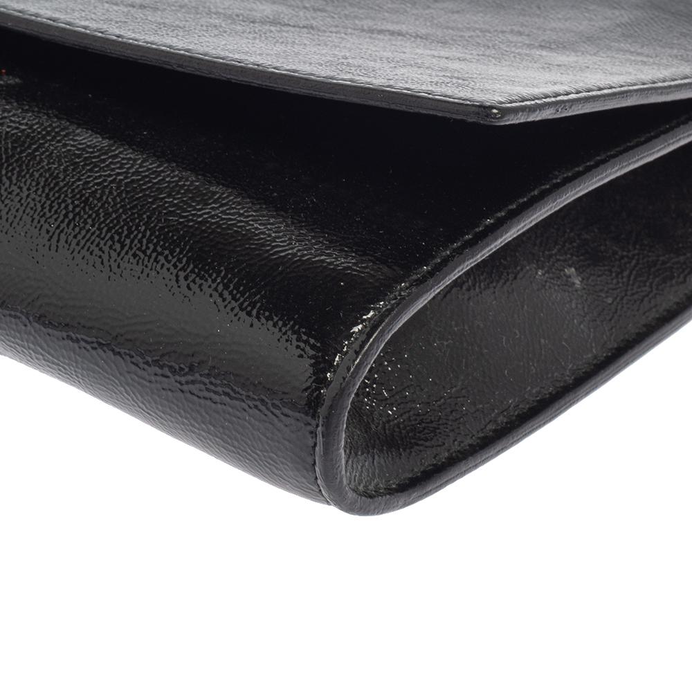 Yves Saint Laurent Black Patent Leather Belle De Jour Flap Clutch In Good Condition In Dubai, Al Qouz 2