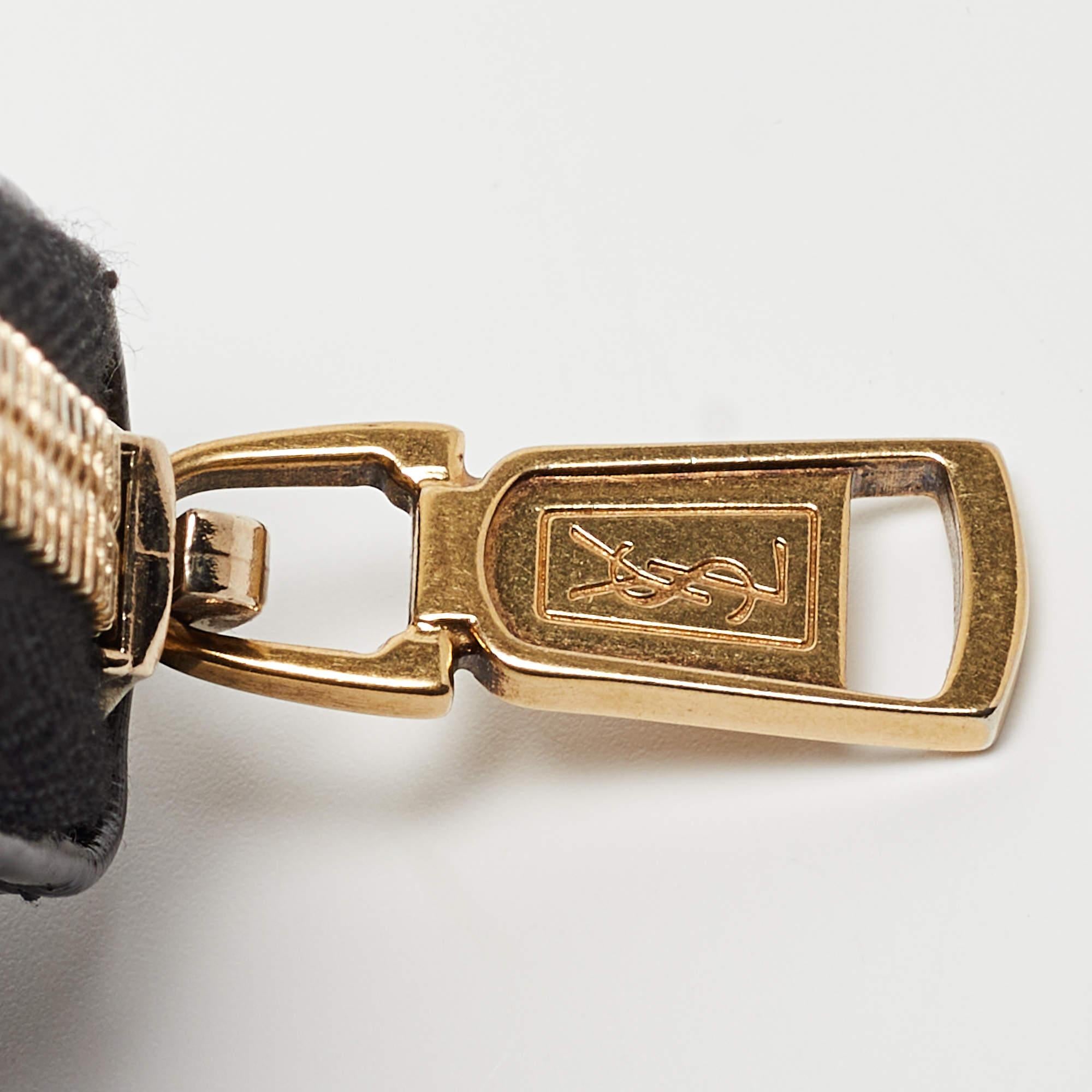 Yves Saint Laurent Black Patent Leather Belle De Jour Zip Around Wallet For Sale 6