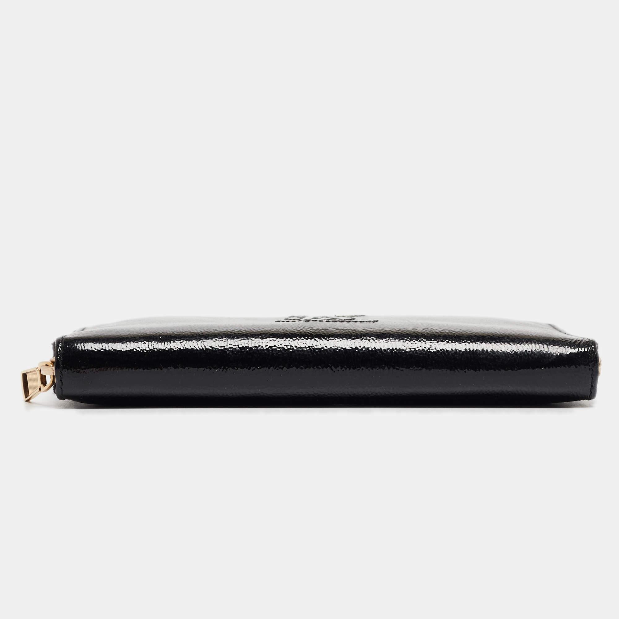 Yves Saint Laurent Black Patent Leather Belle De Jour Zip Around Wallet In Excellent Condition For Sale In Dubai, Al Qouz 2