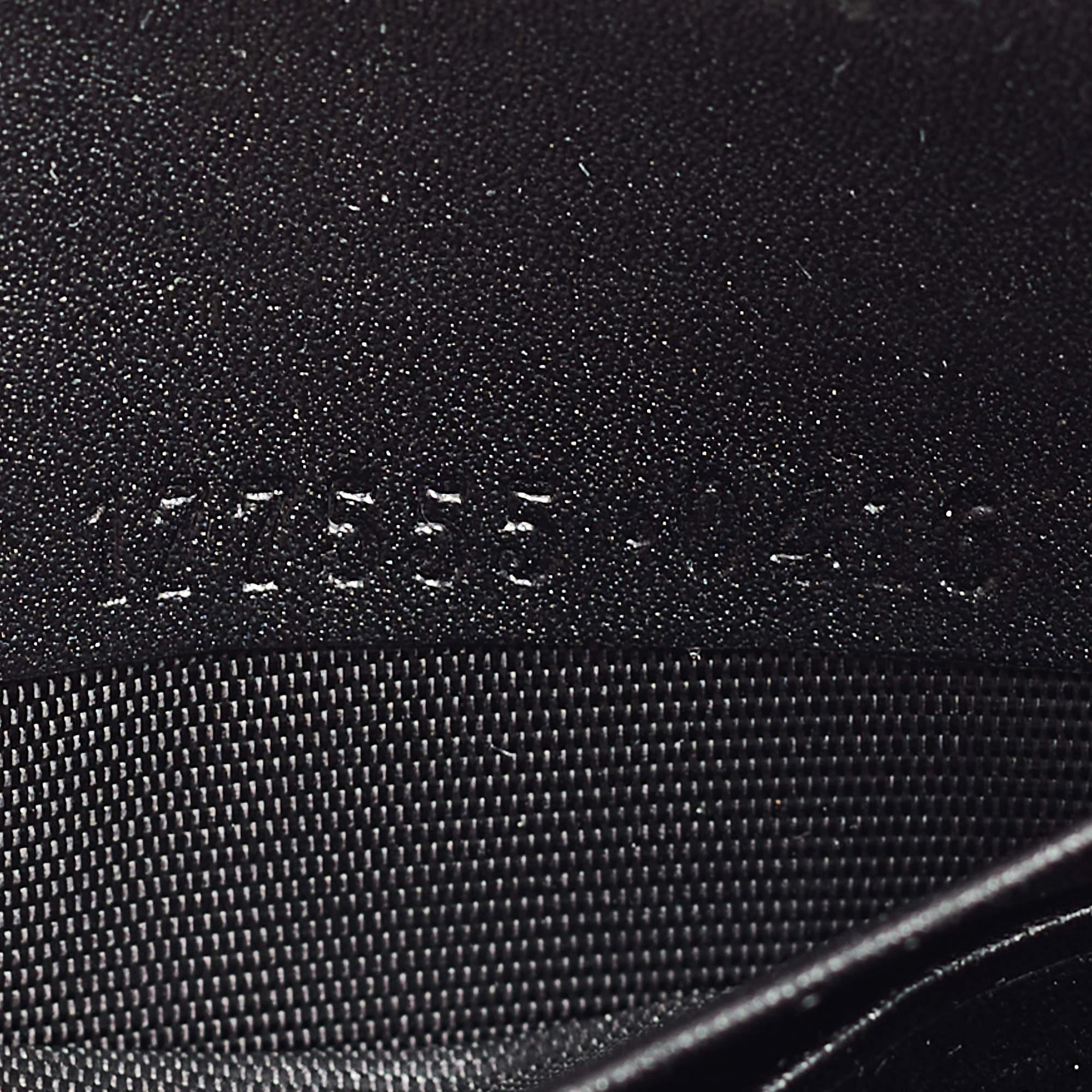 Yves Saint Laurent Black Patent Leather Belle De Jour Zip Around Wallet For Sale 3